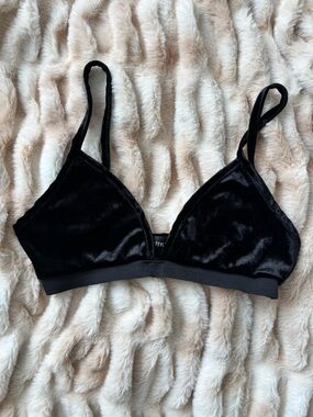 Pretty Little Thing Velour Bralette